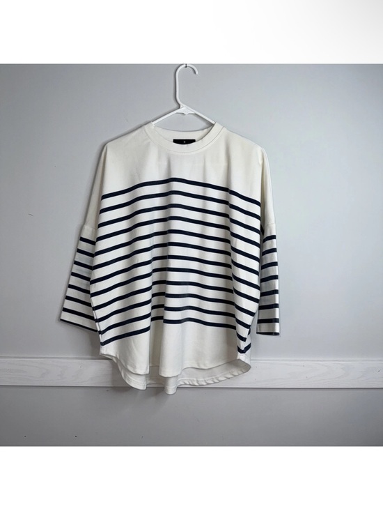 Pomander Place Sweaters - Pomander Place Swing Top One Size White Blue Stripe 3/4 Dolman Sleeve